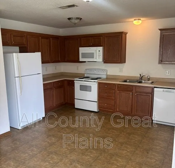 1104 Fall Meadow Ln — Photo 2