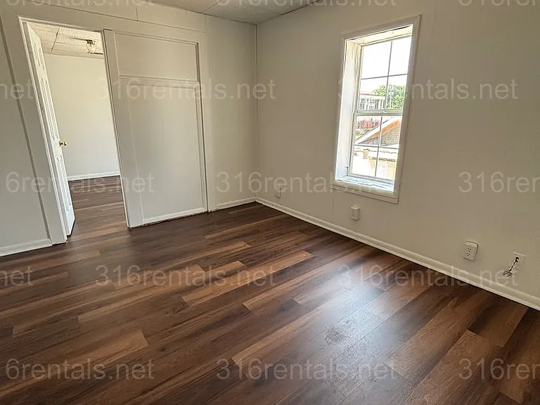 Pine & Gordy Apartments — Photo 1