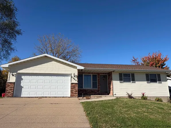 8988 N Badger Rd, East Dubuque, IL 61025