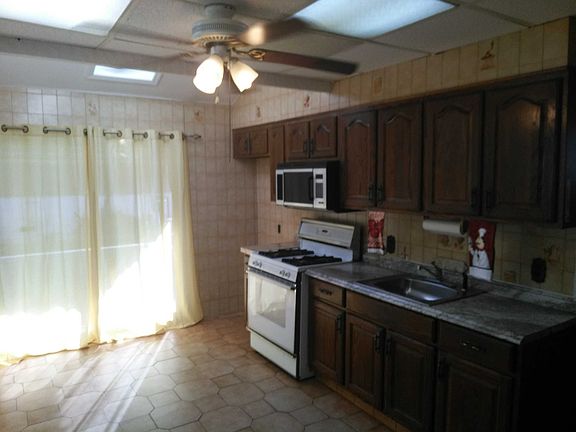 1st floor kitchen/w/skylight