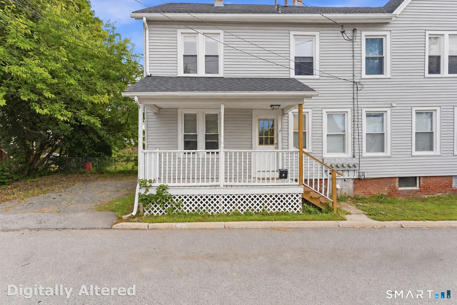 3 bed, 1.0 bath, 4104 sqft, $2,200 — Photo 1