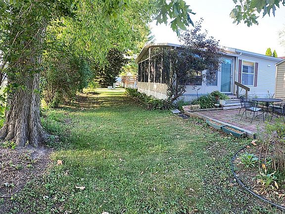2nd image of 141 Kathryn Ln