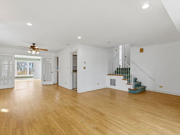 4th image of 98 Williamsburg Rd