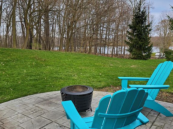 3rd image of 453 Green Meadow Ct