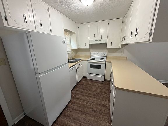 4th image of 110 Chalfont Dr #3