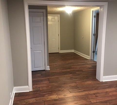 4th image of 559 Eastland St