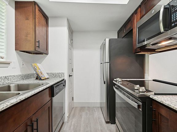 3rd image of 6033 E Northwest Hwy #2088