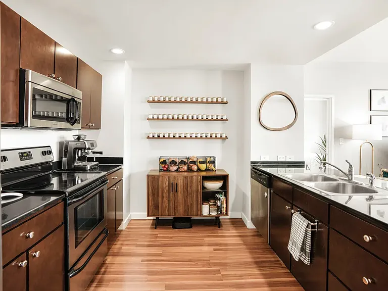 Park Pacific Luxury Apartments — Photo 10