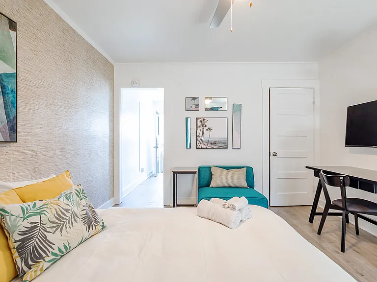 653 Flower Ave #C — Photo 5