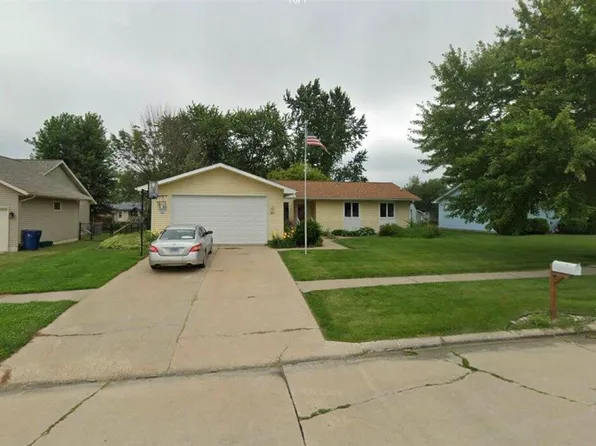 203 Sunrise Dr, Tipton, IA 52772