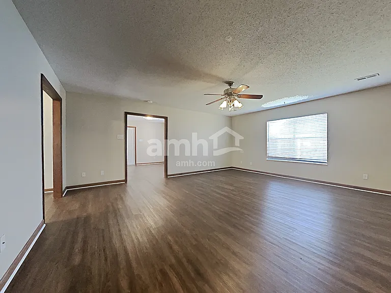 2303 Sir Edward Ln — Photo 10
