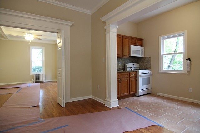 2nd image of 33 Monroe Pl
