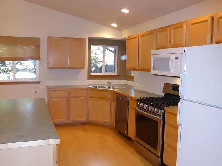 1496 NW Portland Ave — Photo 13