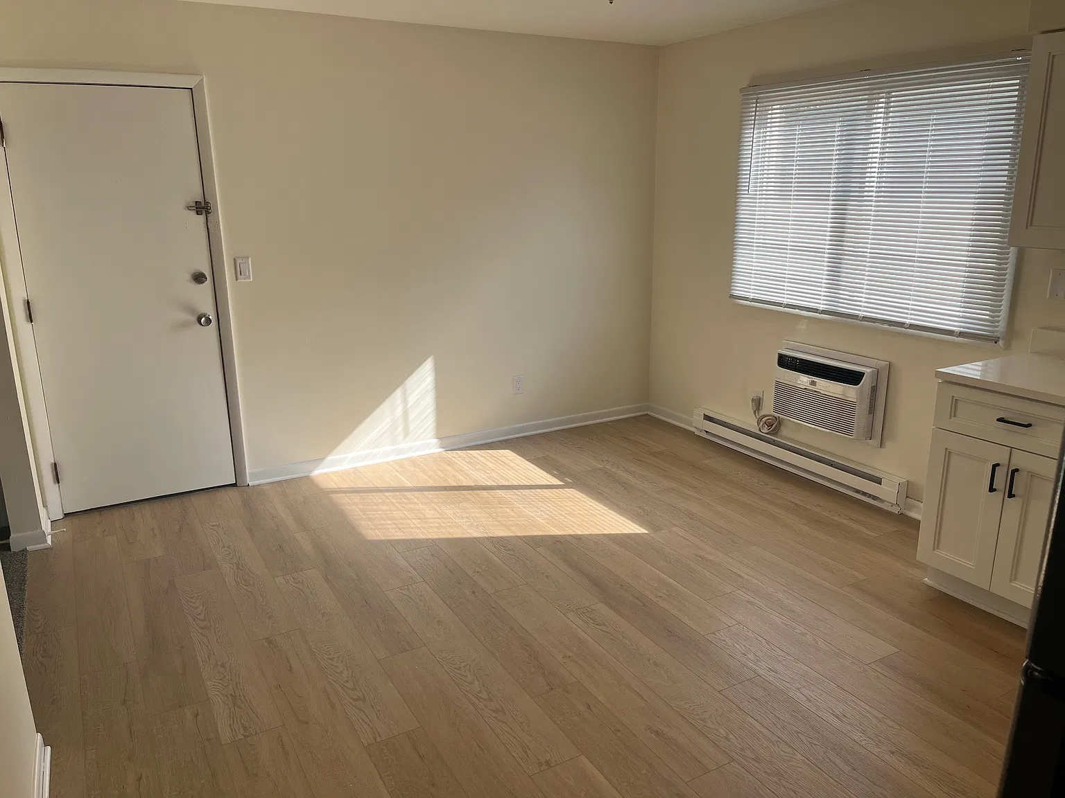 2 bed, 907 sqft, $1,300 — Photo 4