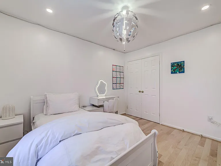 8 Carriage House Cir — Photo 45