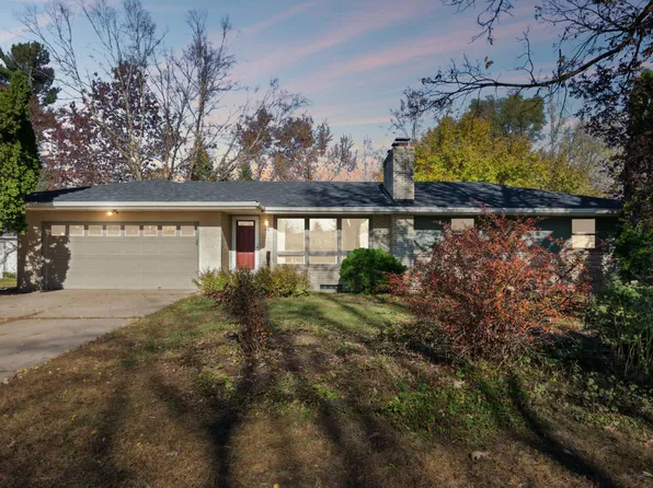 589 Arner Ave, Shoreview, MN 55126