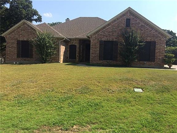 2nd image of 104 Lakeaire Dr