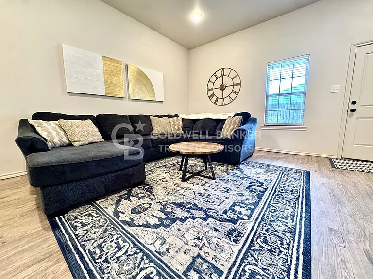 5528 Lehigh St — Photo 4