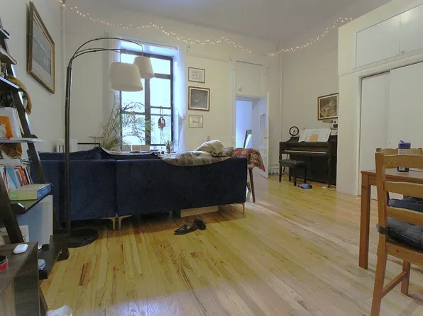 113 W 70th St APT 2B, New York, NY 10023