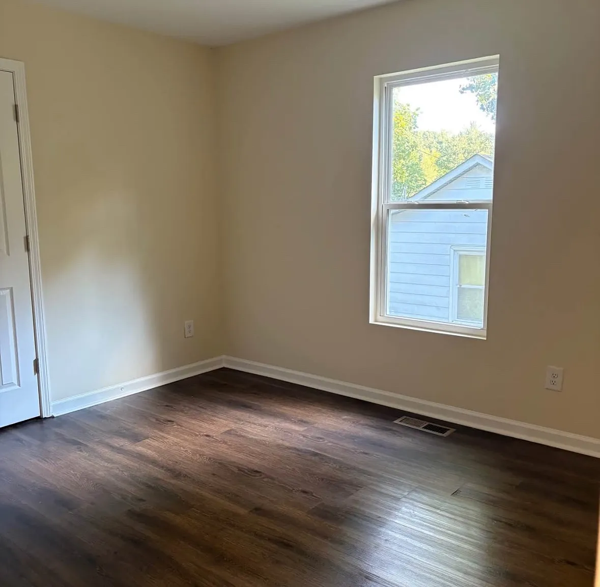 3 bed, 1300 sqft, $1,500 — Photo 4