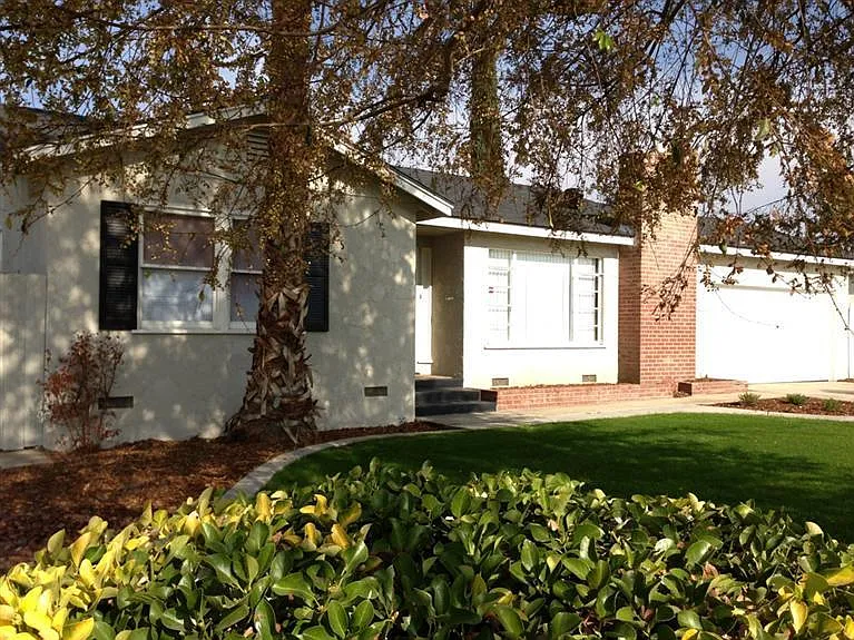 210 Irene St — Photo 2