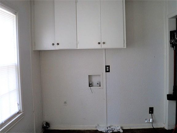 5th image of 825 Grove St