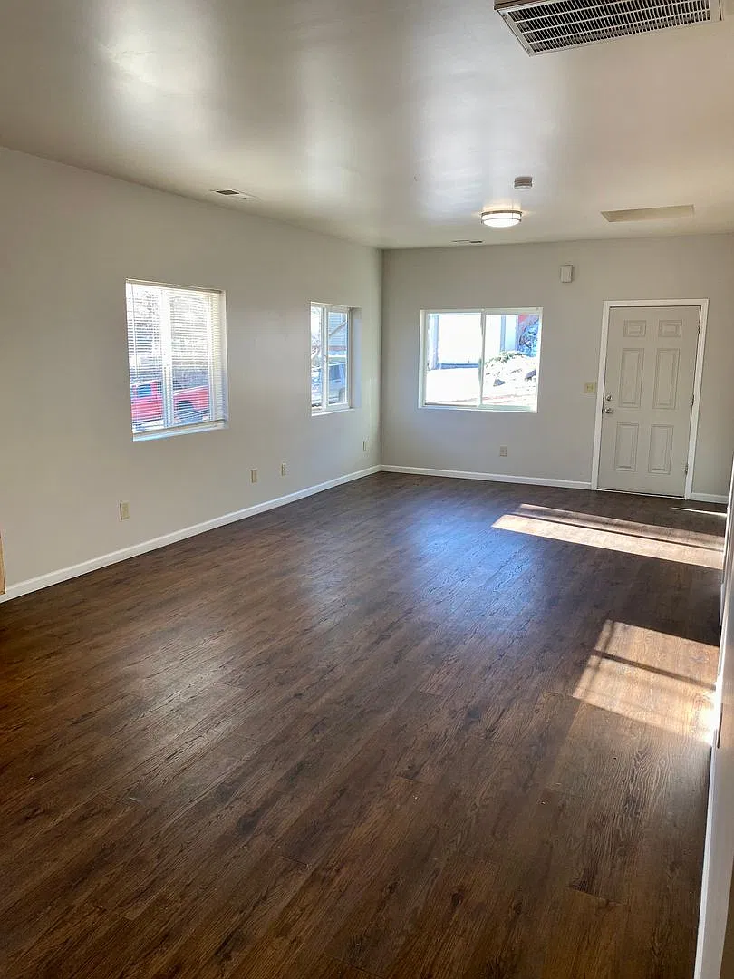 2 Bed 2 Full Bath Duplex. Water/Sewer Is Included In Monthly Rent. Application Pending — Photo 3