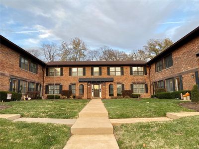 7985 Royal Arms Ct, Saint Louis, MO, 63123