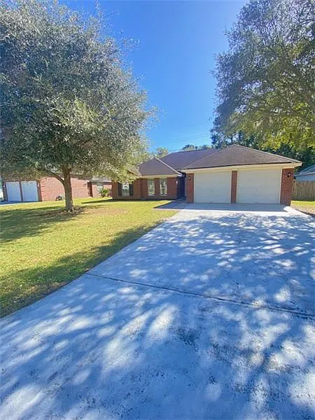 111 Laurens Ln