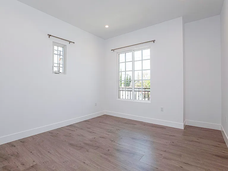 1029 Melrose Ave #104 — Photo 36