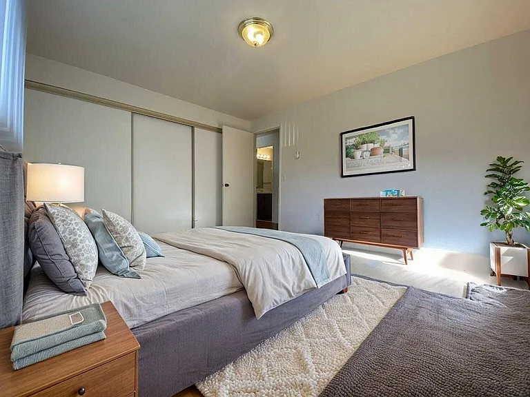 2487 NE Kerr St #12 — Photo 4