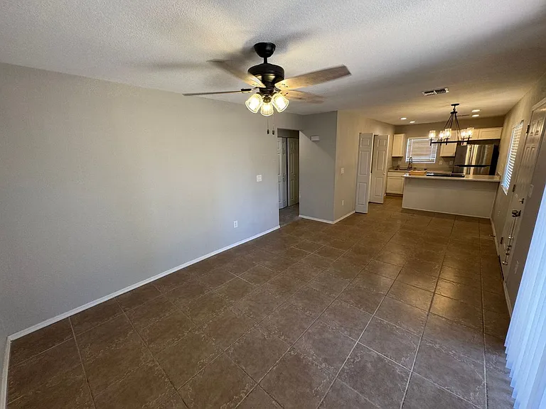 286 W Palomino Dr #101 — Photo 3