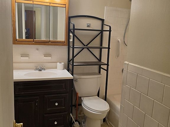 4th image of 70 Mudge St #8
