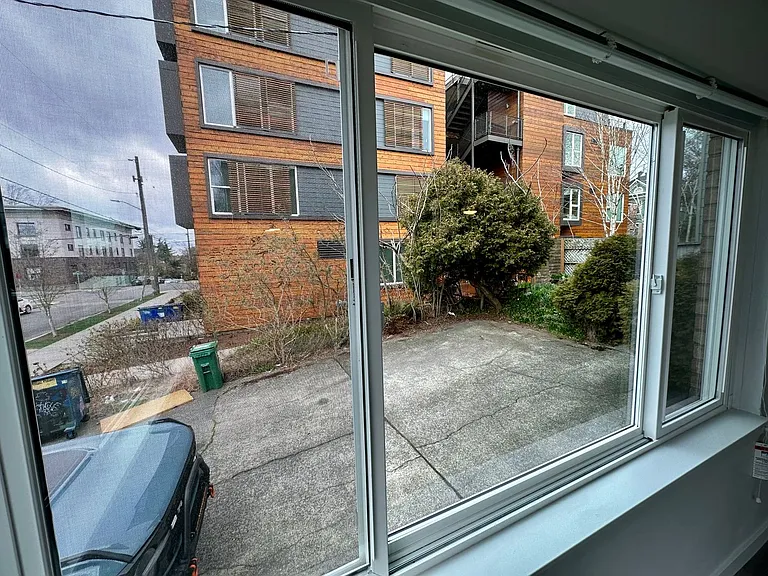 501 Malden Ave E — Photo 10