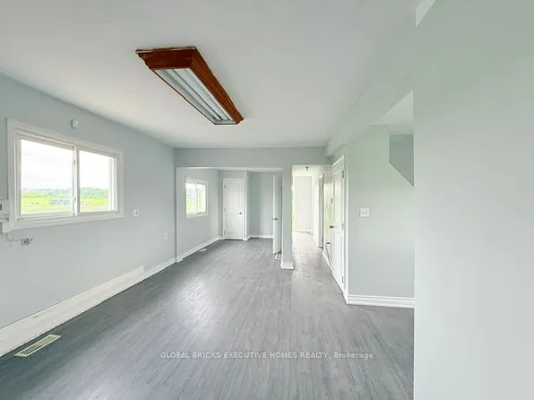 325 King St, King, ON L3Y 4V9