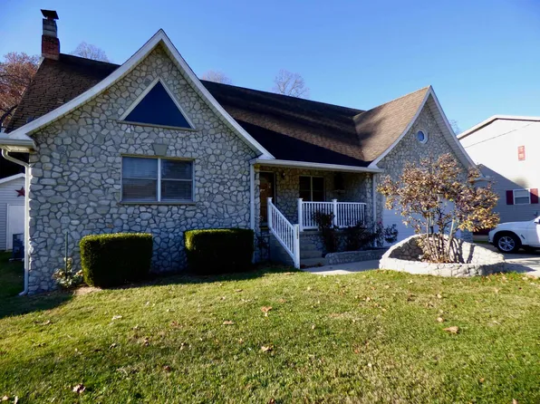 1820 Campbell Dr, Ironton, OH 45638