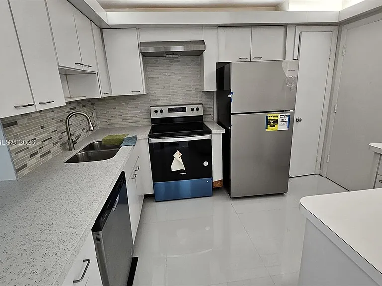 871 NE 195th St #204 — Photo 3