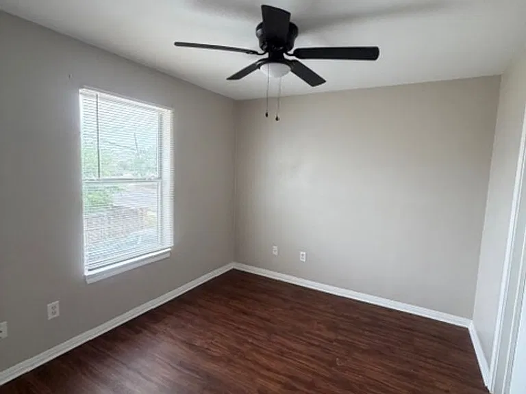 2332-2338 Breezy Dr — Photo 9
