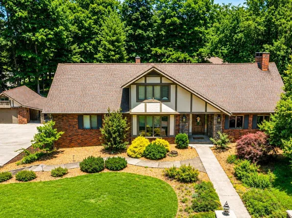 1920 Hillbrook Dr, Jasper, IN 47546