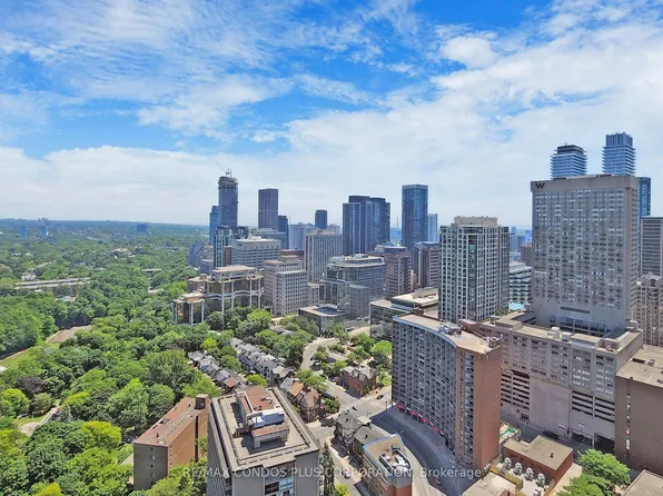 825 Church St #3807, Toronto, ON M4W 3Z4