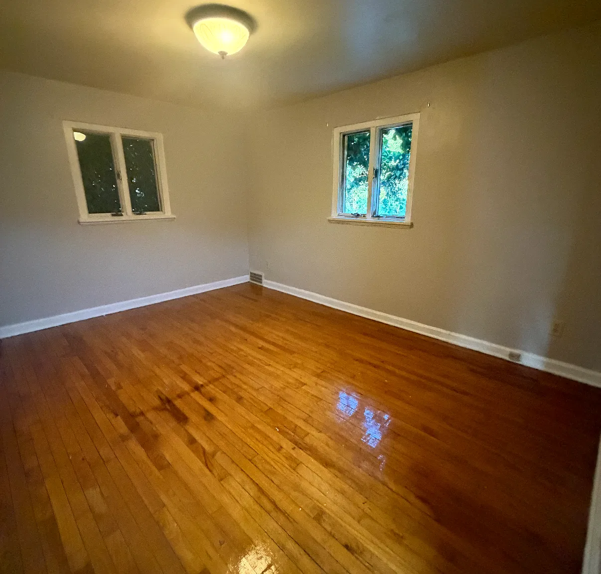 3 bed, 1080 sqft, $1,600 — Photo 3