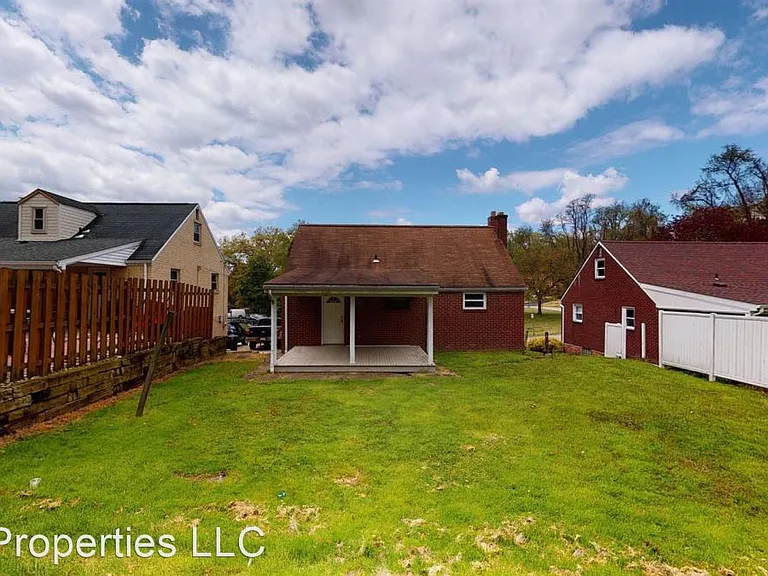 149 Parkwood Rd — Photo 4