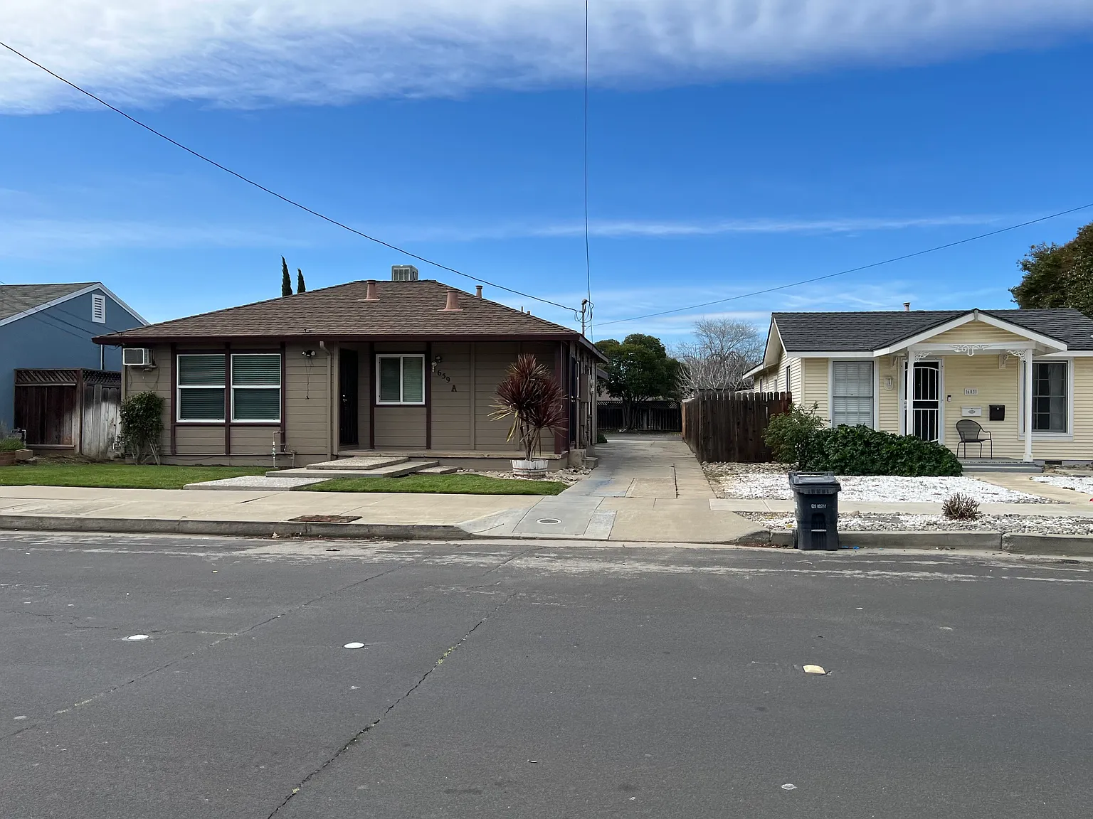 659 N L St #235046490 photo 1