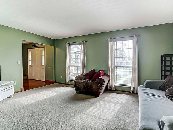 5th image of 2871 Honeysuckle Ln