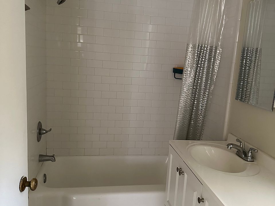2nd image of 12313 Moorpark St
