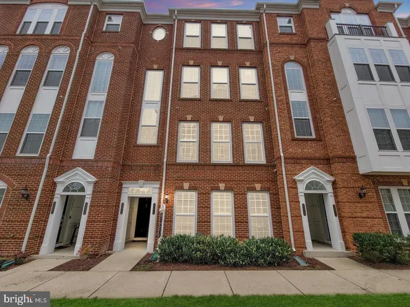 42816 Lauder Ter, Ashburn, VA 20147