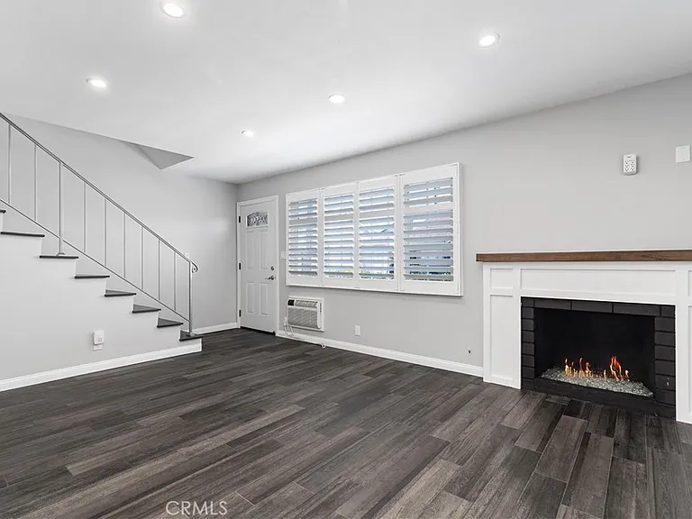 1201 N California St — Photo 5