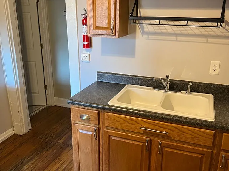 117 S Stafford Ave — Photo 2
