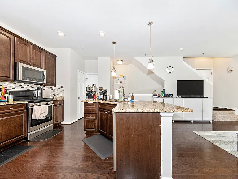 6142 Murray Ter — Photo 12