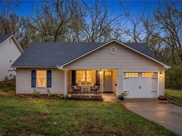 9253 Walnut St, Kansas City, MO 64114